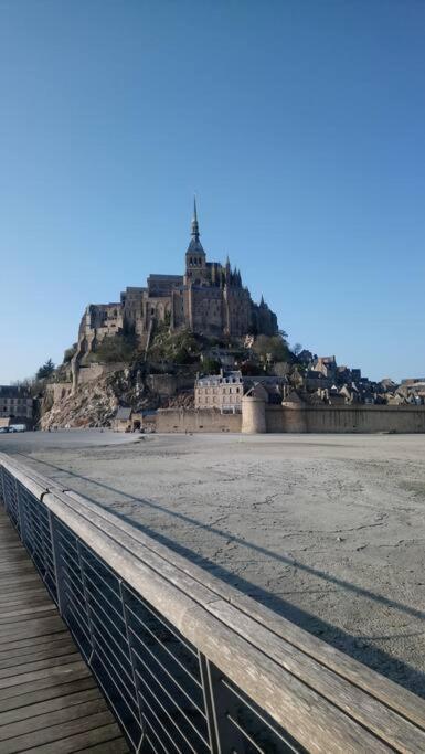Maison Familiale A 10 Min Du Mont Saint Michel Pontorson Exterior foto